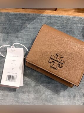 Tory Burch brown TIRAMISU Pebbled Leather compact Thea Trifold Wallet new w/tag